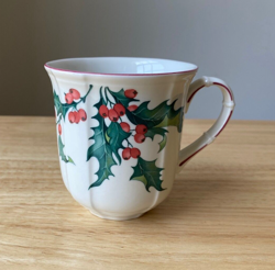 HOLLY MUG CHRISTMAS