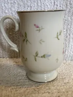 BLUE ROSEBUDS MUG