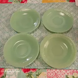 SAUCERS VINTAGE SET