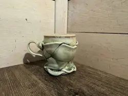 FOOTED MUG GREEN