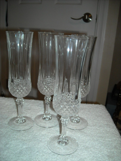 CHAMPAGNE FLUTES GOOD