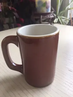 VINTAGE HALL #1318 RESTAURANT STYLE BROWN GLAZE COFFEE MUG 4.5