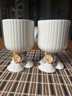 CUPS MUGS ON