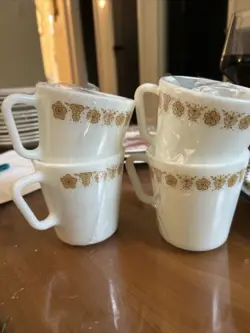 VINTAGE PYREX CORNING COFFEE CUPS MUGS BUTTERFLY GOLD D HANDLE SET OF 4 #1410