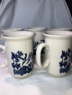 VINTAGE CHURCHILL BLUE WILLOW SET OF 5, COFFEE TEA MUGS CUPS MARKED ENGLAND