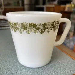 VINTAGE PYREX GREEN CRAZY DAISY FLOWER MILK GLASS MUGS TEA CUPS