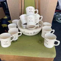 MUGS HOLIDAY DECOR