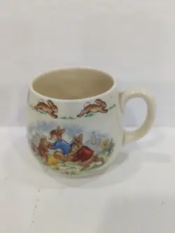 VINTAGE ROYAL DOULTON BUNNYKINS WHEELBARROW RACE MUG CUP CRICKET 1959-1975