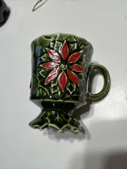 HOLLY COFFEE CUPS