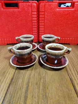 LOT OF 4 HULL POTTERY BROWN DRIP COFFEE CUPS VINTAGE MUGS & SAUCERS O HANDLE USA