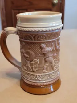 VINTAGE GREENTOWN CHOCOLATE GLASS INDOOR DRINKING SCENE PATTERN STEIN 5