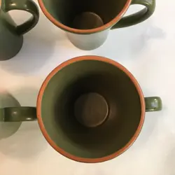 CASA VERDE GREEN TERRACOTTA TABLEWARE COFFEE MUGS, LOT OF 4 GREEN MUGS, VINTAGE.