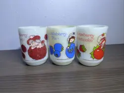 VINTAGE STRAWBERRY SHORTCAKE HUCKLEBERRY PIE RASPBERRY TART GLASS MUG LOT