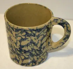 EARTHENWARE MUG