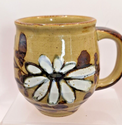 POTTERY FLOWERS MUGS