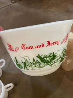 VINTAGE TOM AND JERRY CHRISTMAS CARRIAGE PUNCH BOWL SET EGG NOG 6 MUGS