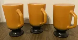 BLACK PEDESTAL MUG