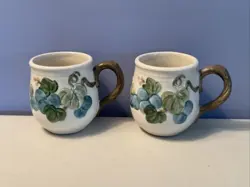 VINTAGE METLOX CA POPPYTRAIL MUGS SET OF 2 BLUE SCULPTURED GRAPES