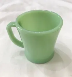VINTAGE FIRE KING GREEN JADEITE D HANDLE COFFEE MUG RESTAURANT WARE