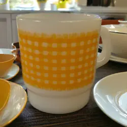 VTG ANCHOR HOCKING FIRE KING 2 GINGHAM YELLOW & WHITE COFFEE MUG