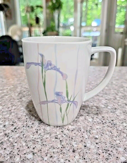 VINTAGE CORNING WARE CORELLE SHADOW IRIS FLORAL COFFEE TEA CUP MUG