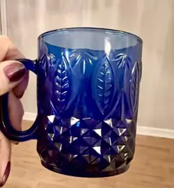 GLASS LEAF DESIGN