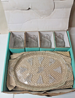 GLASSWARE SET