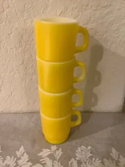 HOCKING MUGS~ YELLOW