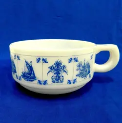 STYLE MILK GLASS