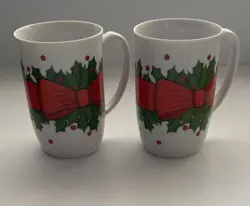 HOLLY WREATH MUGS