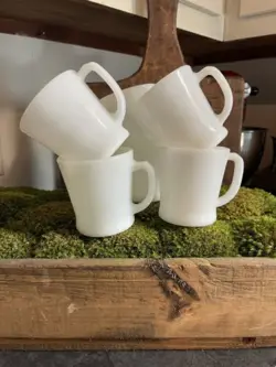 SET OF SIX VINTAGE ANCHOR HOCKING FIRE KING MILK GLASS D HANDLE COFFEE MUGS