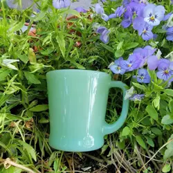 VINTAGE FIRE KING ANCHOR HOCKING JADEITE COFFEE MUG D HANDLE GREEN GLASS CUP