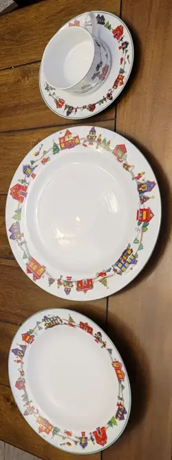 PORCELAIN CHRISTMAS DINNERWARE