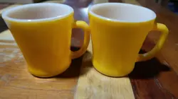 2 VINTAGE FIRE KING ANCHOR HOCKING ORANGE COFFEE CUP MUGS