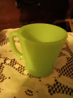 VINTAGE FIRE KING OVEN WARE JADEITE D HANDLE COFFEE MUG ANCHOR HOCKING USA