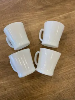 SET OF 4 VINTAGE FIRE KING MILK GLASS D HANDLE COFFEE MUGS CUPS