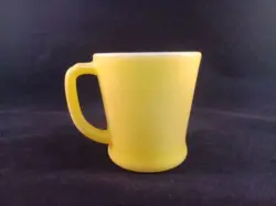 VINTAGE FIRE KING ANCHOR HOCKING D-HANDLE COFFEE CUP MUG YELLOW MILK GLASS