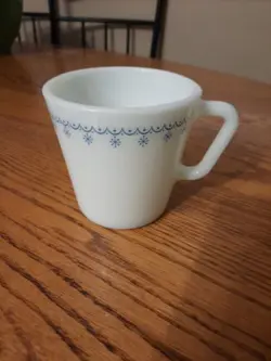PYREX BLUE SNOWFLAKE GARLAND D-HANDLE COFFEE CUP MUG 1410 VINTAGE