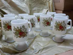 FOOTED-MUGS WITH