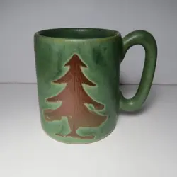 VINTAGE PIGEON FORGE POTTERY TENNESSEE PINE CHRISTMAS TREE COFFEE MUG 4 1/2