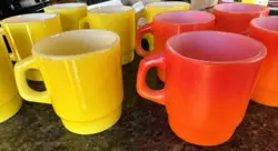10 VTG ANCHOR HOCKING FIRE KING 4 ORANGE 6 YELLOW GLASS COFFEE CUP MUG SET