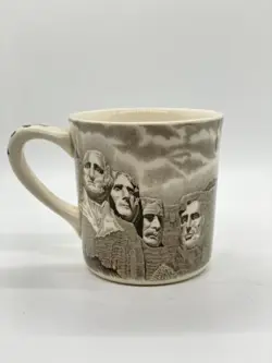 VTG JOHNSPN BROTHERS MT. RUSHMORE MEMORIAL SHRINE OF DEMOCRACY COFFEE MUG