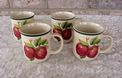 VINTAGE CASUALS BY CHINA PEARL APPLES COFFEE CUPS MUGS (4)  STONEWARE USED