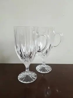 GLASSES HANDLED