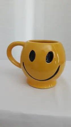 HAPPY FACE YELLOW