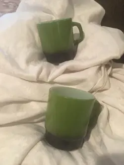 2 VTG ANCHOR HOCKING FIRE KING C STACKABLE COFFEE MUGS CUPS GREEN