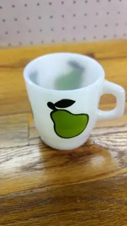VINTAGE ANCHOR HOCKING FIRE KING MILK GLASS COFFEE CUP MUG FRUIT PEAR DESIGN