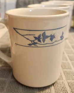 VTG CORELLE CORNING SET OF FOUR 8 OZ COFFEE MUGS FIRST OF SPRING WHITE & BLUE