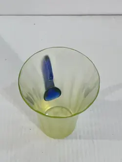 VASELINE URANIUM GLASS