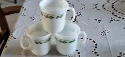 3 VINTAGE HOLLY DAYS CHRISTMAS CORNING CORELLE MILK GLASS COFFEE CUPS MUGS
